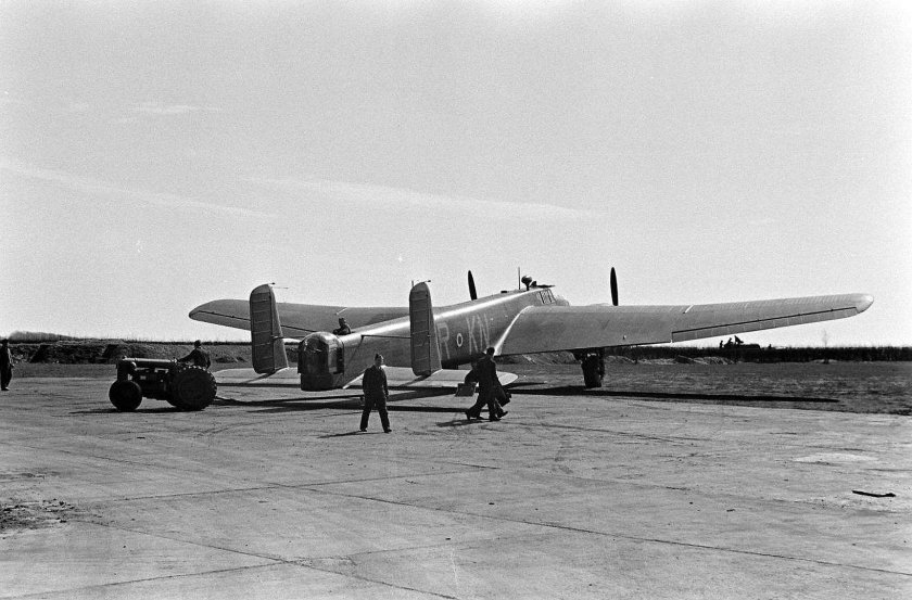 Дальний бомбардировщик Армстронг Уитворт a.w.38 «Уитли»