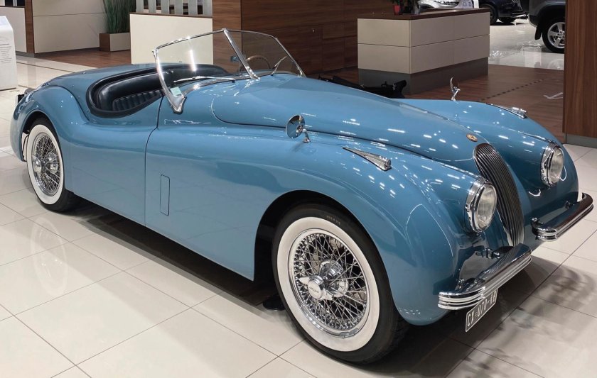 Jaguar xk 120 roadster