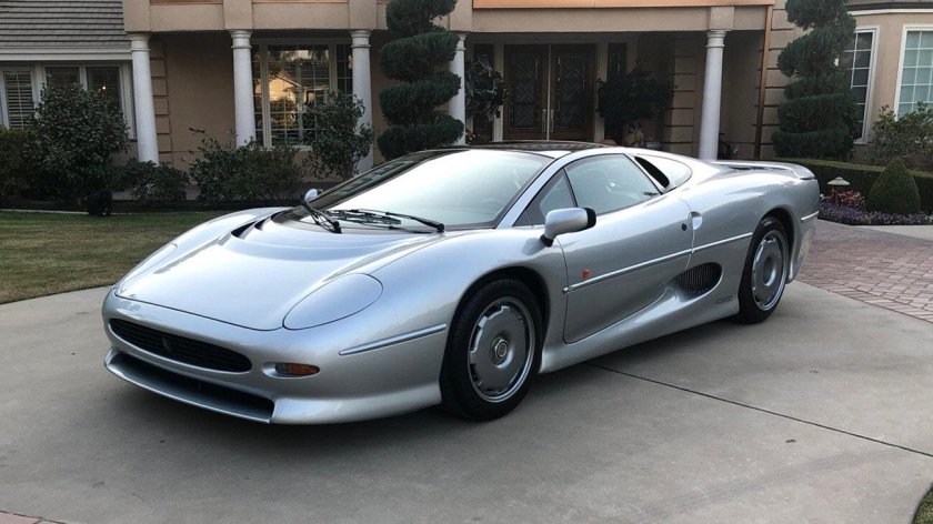 Jaguar XJ 220