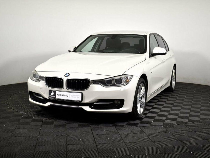 БМВ белая седан