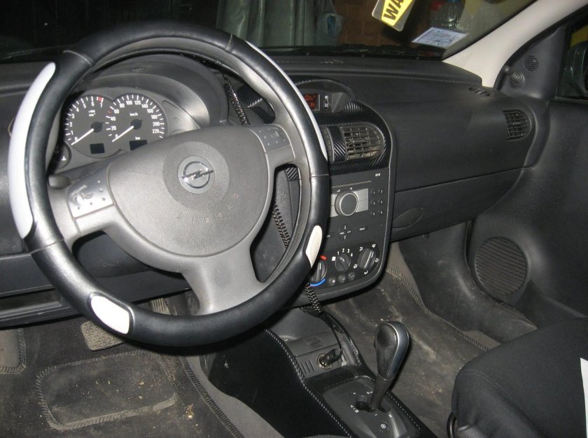 Опель Корса 2005 салон
