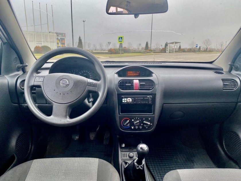 Опель Корса 2005 салон