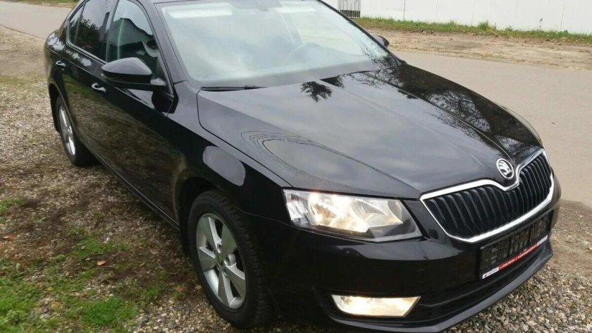 Шкода Октавия черная