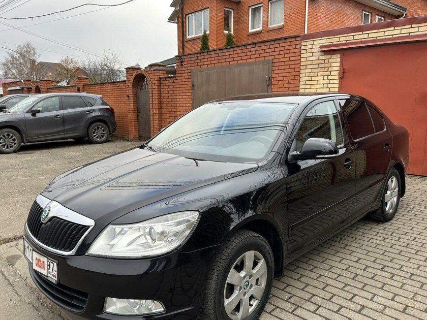 Шкода октавия 1.8 2013 механика черная