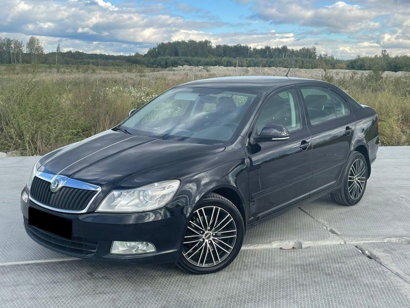 Шкода Октавия 2011 черного цвета
