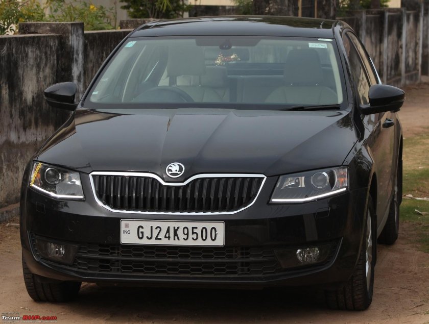 Новая Шкода Октавия черная