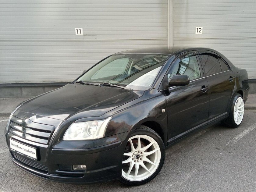 Тойота Авенсис 2005 года