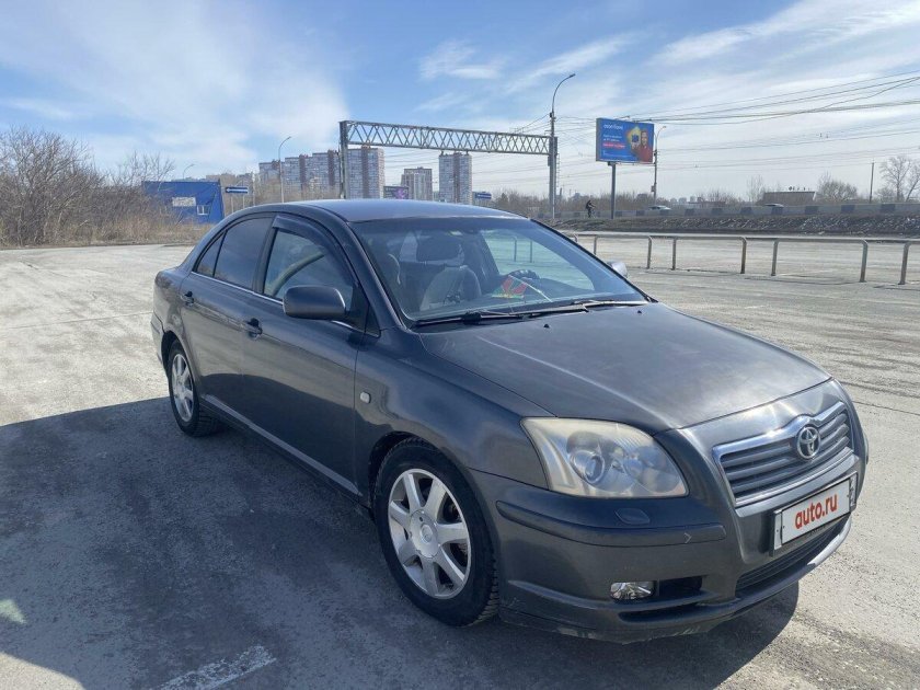 Тойота Авенсис 2005 седан