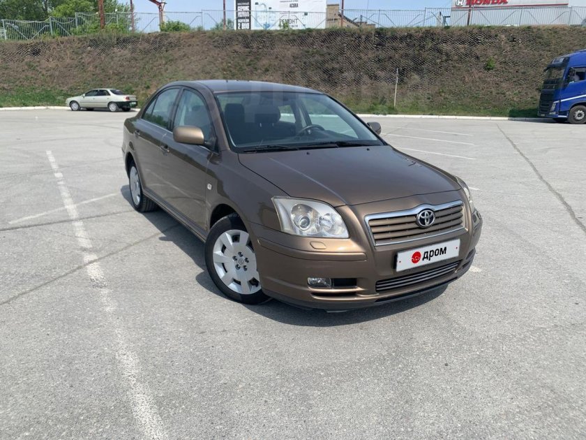 Toyota Avensis azt250