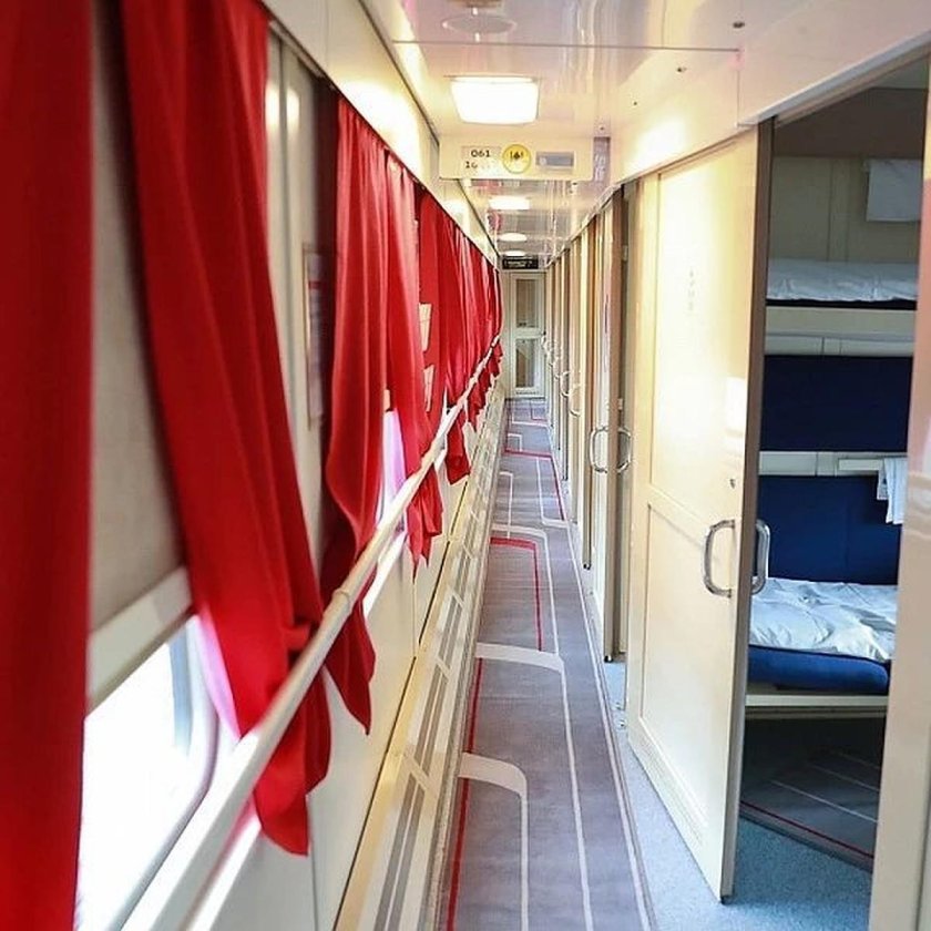 Фирменный поезд «Волгоград» 001и/002и