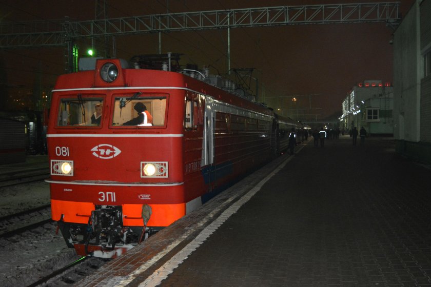 Поезд Саратов
