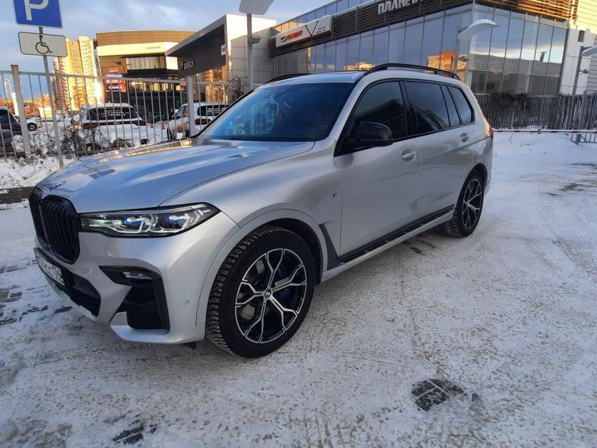 Машина bmw x 7