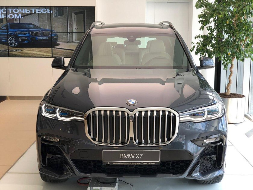 BMW x7 серый