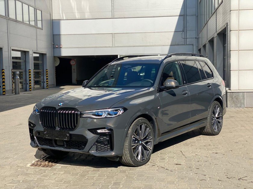 BMW x7 серый дравит