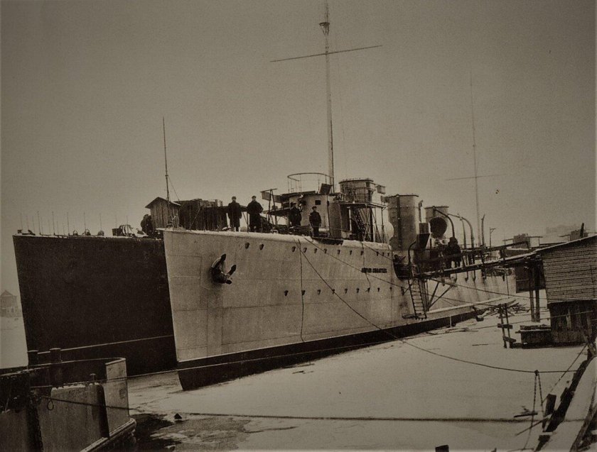 Эскадренный миноносец новик