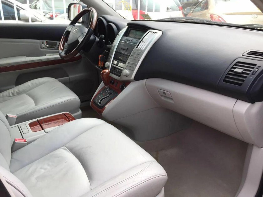 Лексус 330 2005 салон