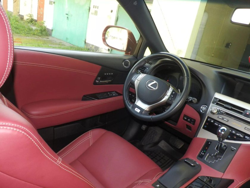 Lexus rx350 красный салон
