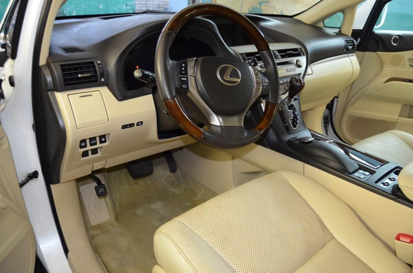 Lexus RX белый салон