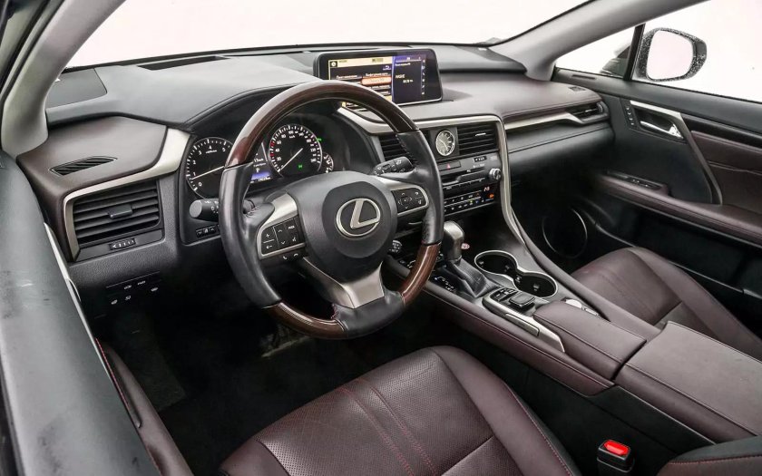 Лексус РХ 350 2021 салон