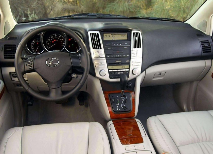Лексус РХ 330 салон