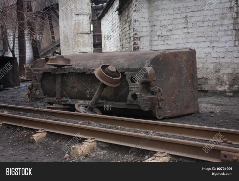 Вагонетки шахтные с углем