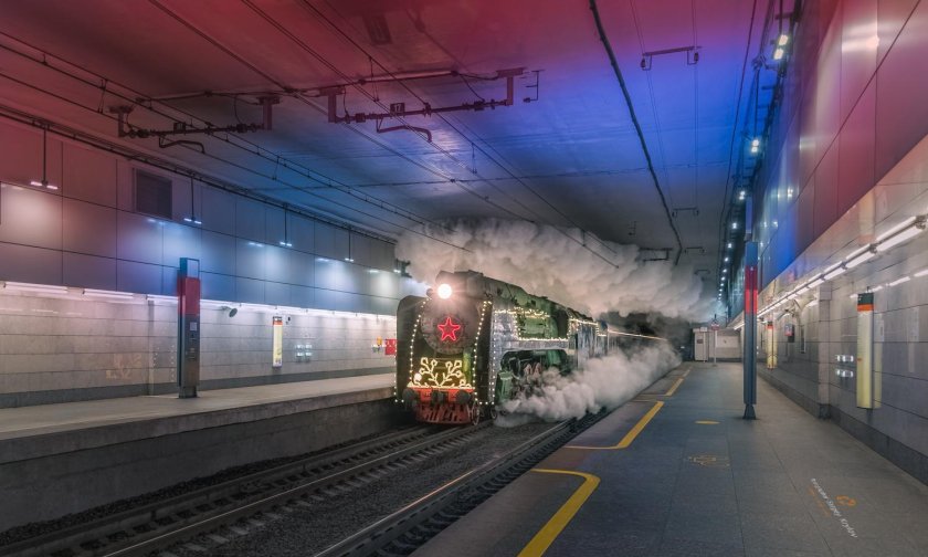 Поезд Деда Мороза в Петергофе