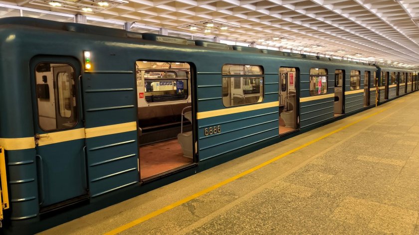 Поезд метро