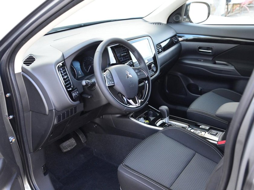 Outlander 3 2021 салон