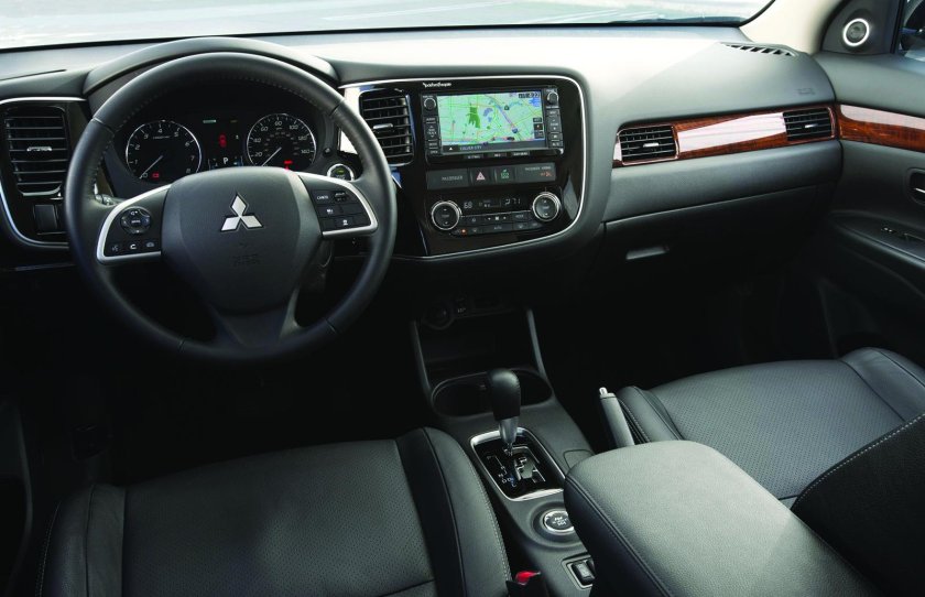 Mitsubishi Outlander 2014 салон