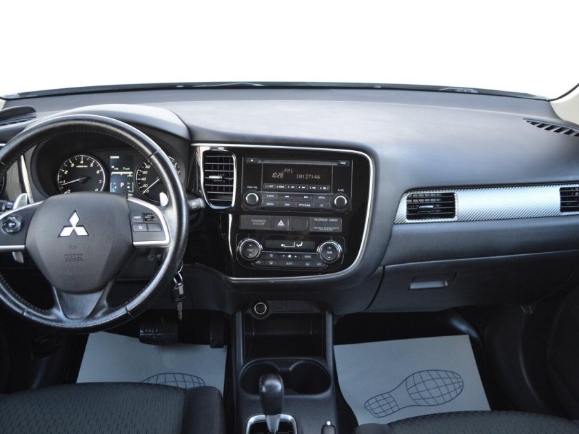 Митсубиси аутлендер 2012 салон