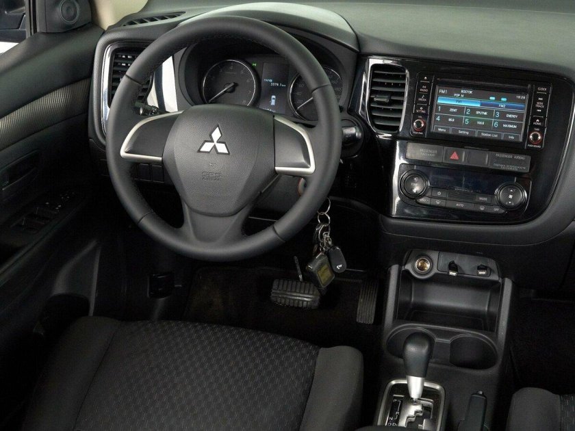 Mitsubishi outlander 2012 salon