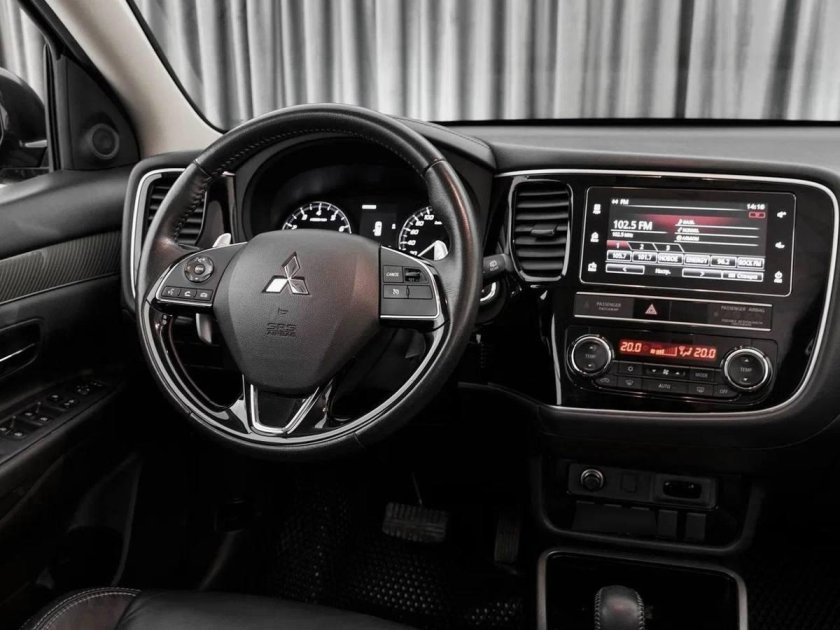 Mitsubishi Outlander 2022 интерьер