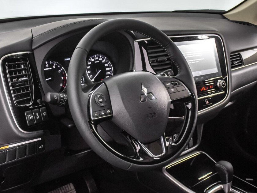 Митсубиси Аутлендер 2022