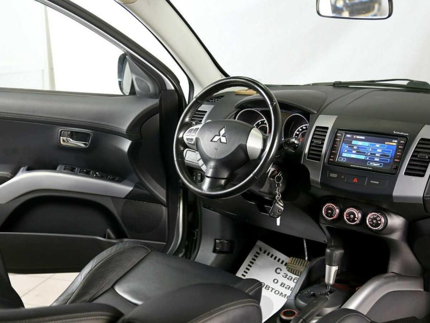 Mitsubishi Outlander 2011