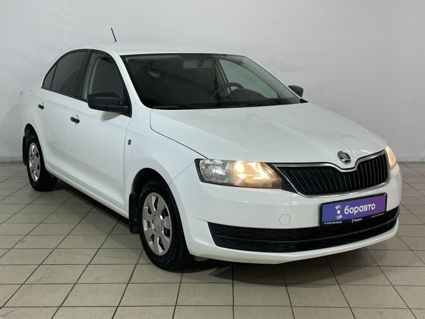 Белая шкода рапид
