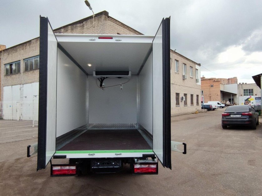 Промтоварный фургон Соллерс Арго