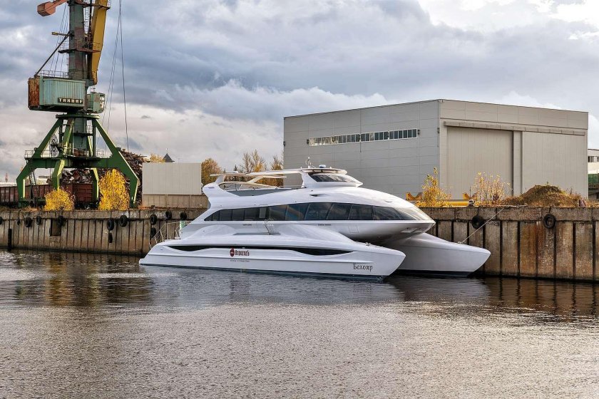 Электрический катамаран