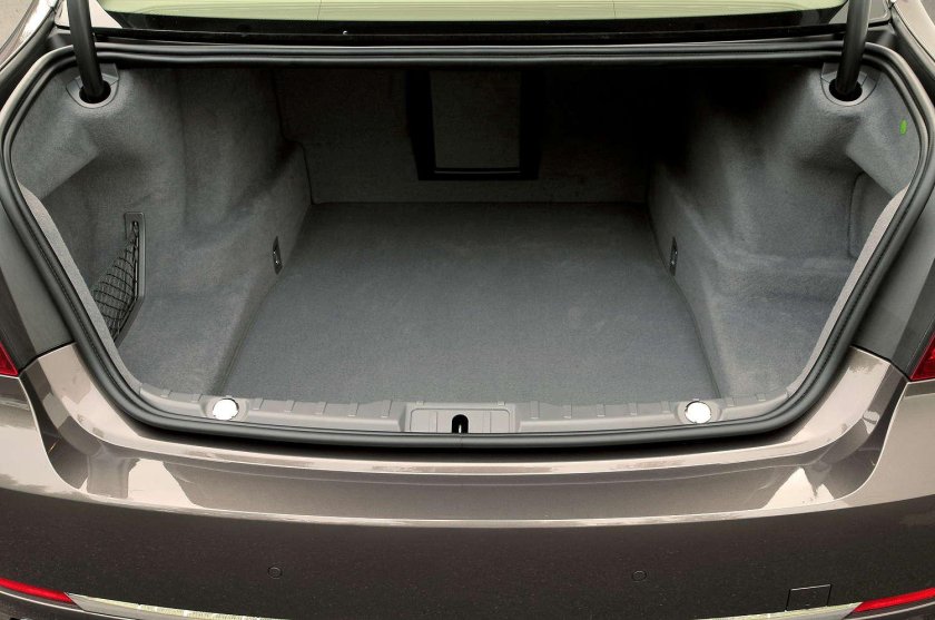 BMW f02 багажник