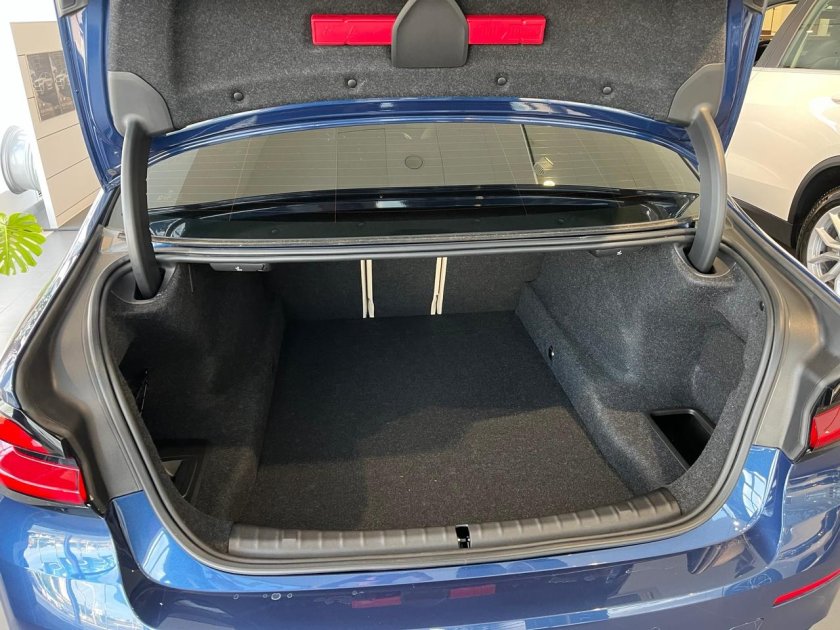 Размер багажника БМВ 5 серии