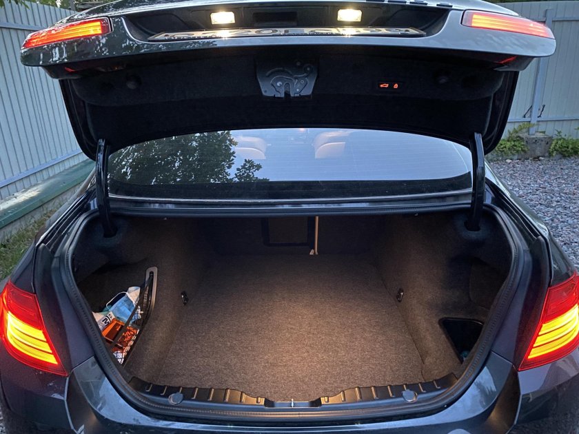 BMW f10 багажник