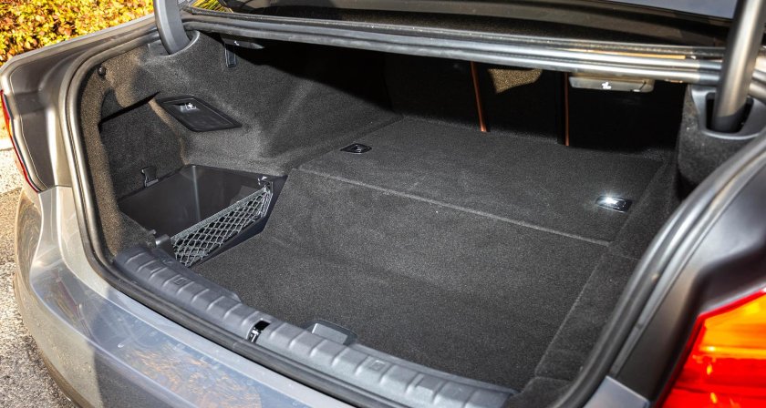 БМВ 530 багажник