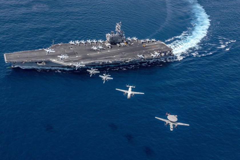 Авианосец США Рональд Рейган