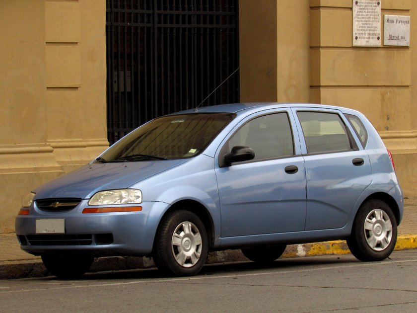 Chevrolet Aveo 2004 хэтчбек