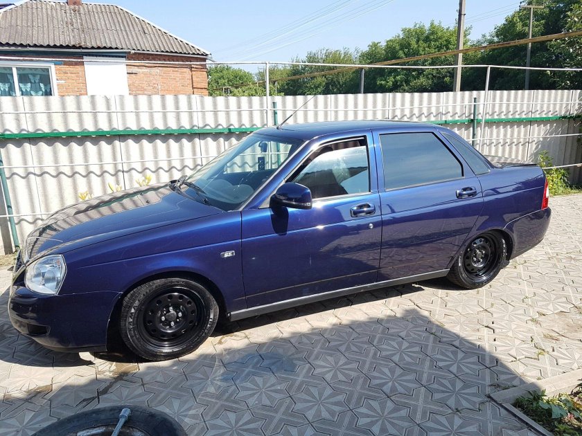 Приора Персей седан