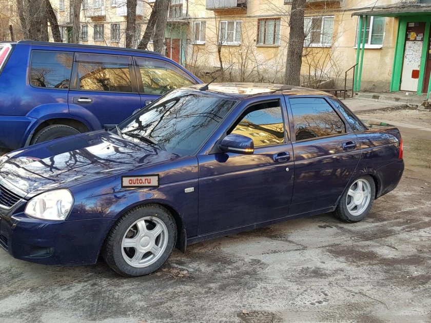 Лада приора седан синяя