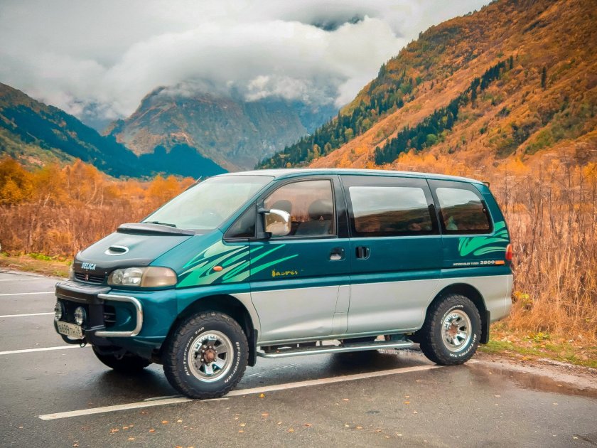 Мицубиси Делика 4