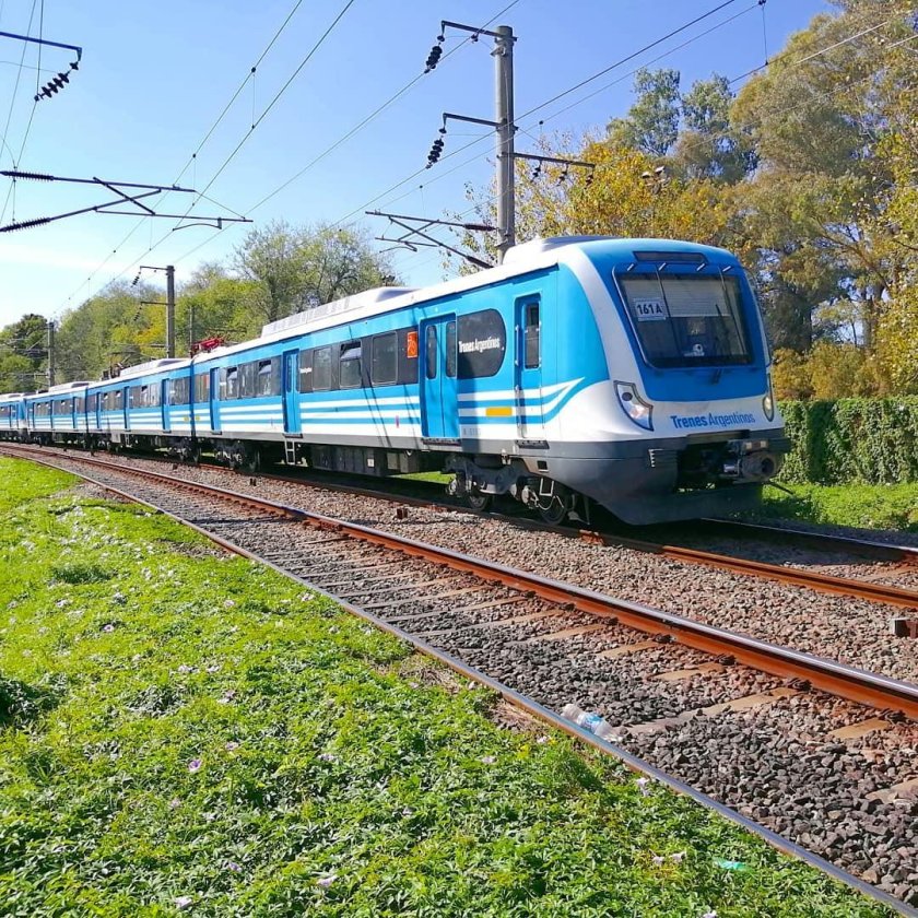 Электропоезд эм2 026