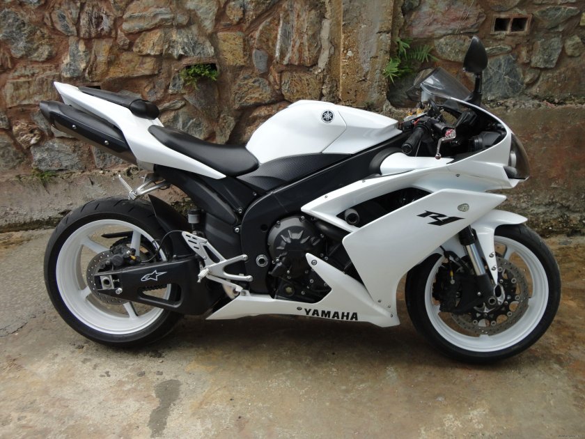 Yamaha r1 белый