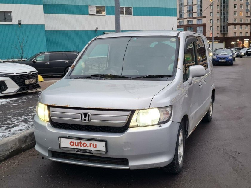 Honda mobilio spike 2003