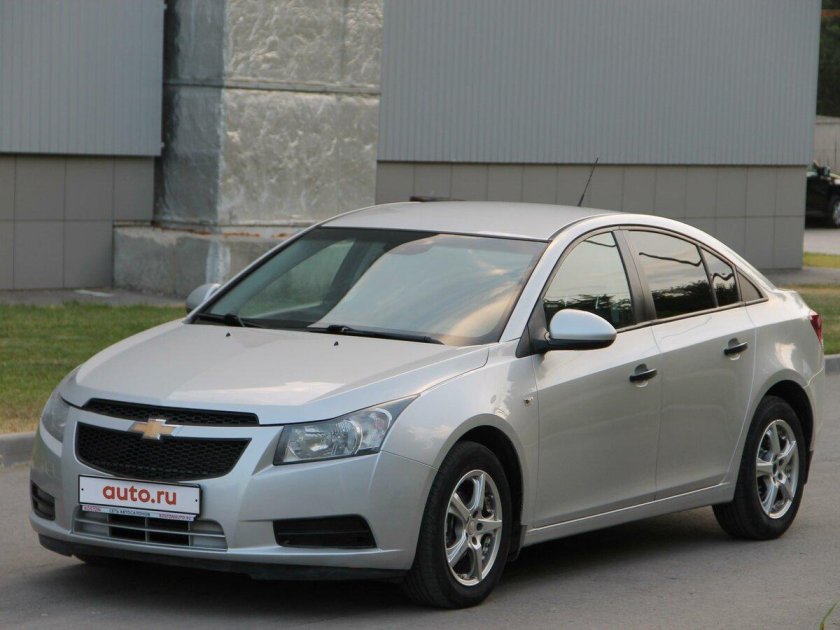 Chevrolet Cruze Hatchback серебристый